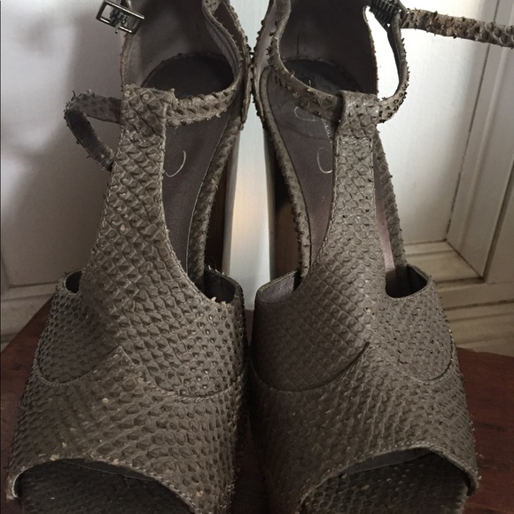 Jessica’s Simpson Faux Snakeskin Platforms - Picture 2 of 4